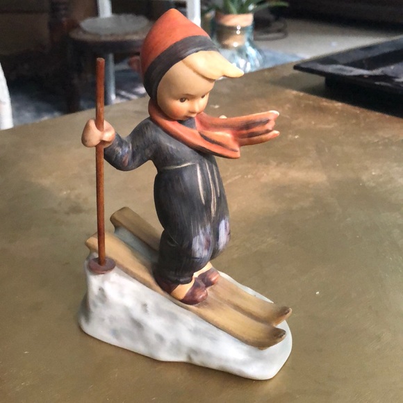 Skier ⛷ Hummel figurine
